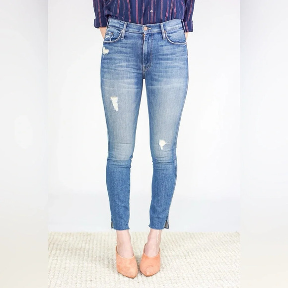 MOTHER Denim - MOTHER The Vamp Fray‎ Natural Born Trouble Distressed Denim Jeans